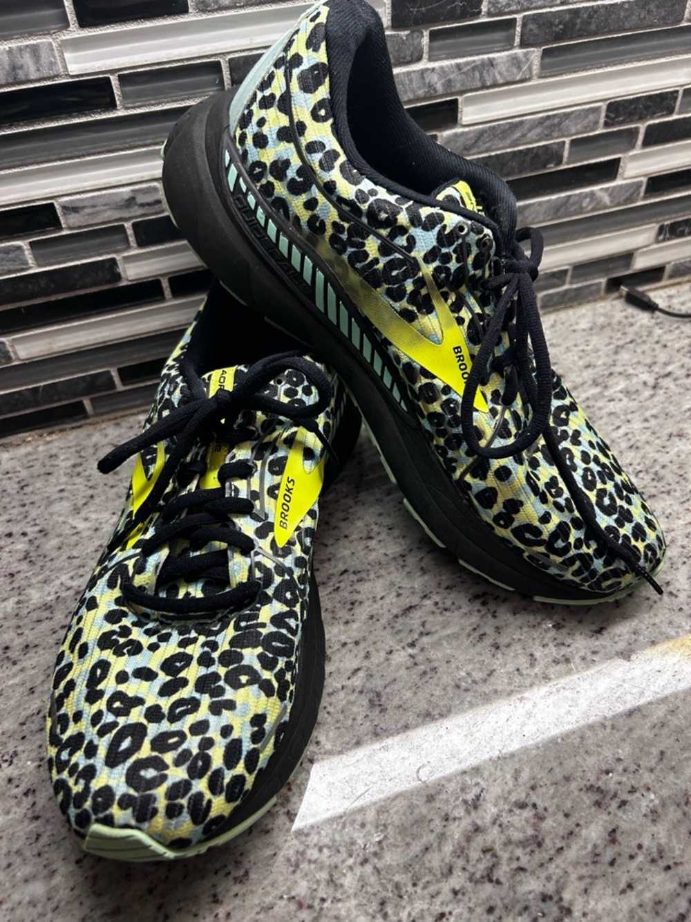 Brooks Women's Adrenaline 21 Run Wild Leopard-Print Running Shoes size 10.5